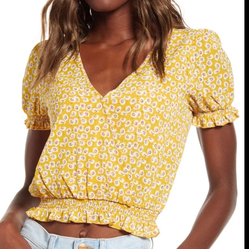 One Clothing Women's Front Wrap Crop Blouse Short Sleeve Medium Yellow Flowers